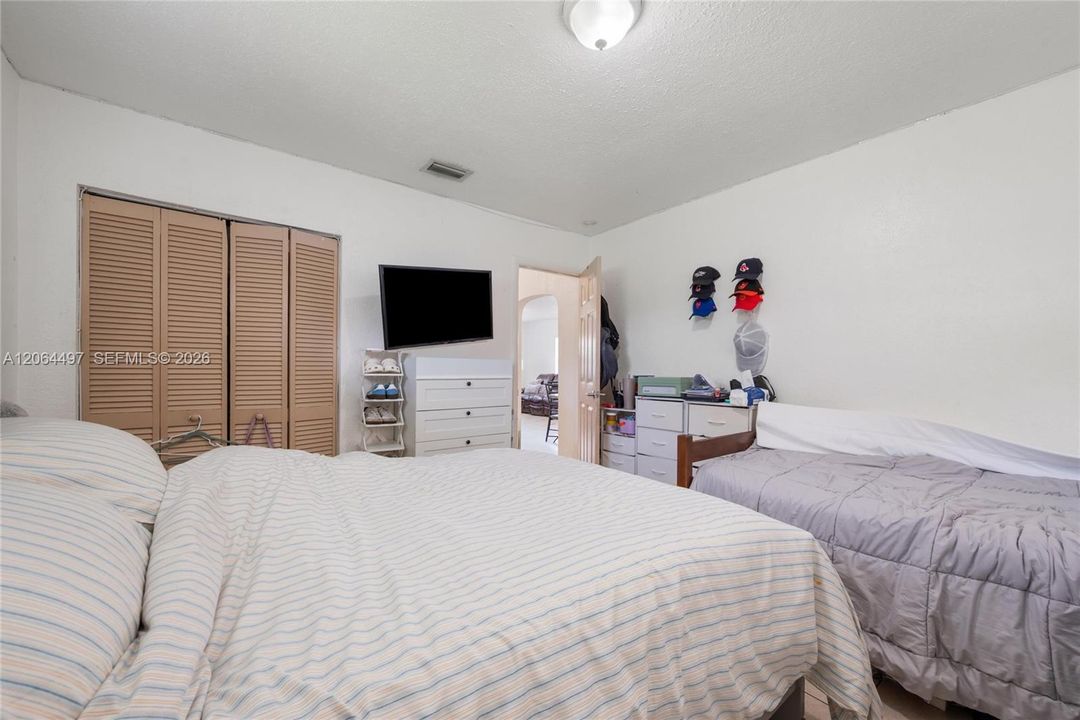 Activo con contrato: $349,999 (2 camas, 1 baños, 1004 Pies cuadrados)
