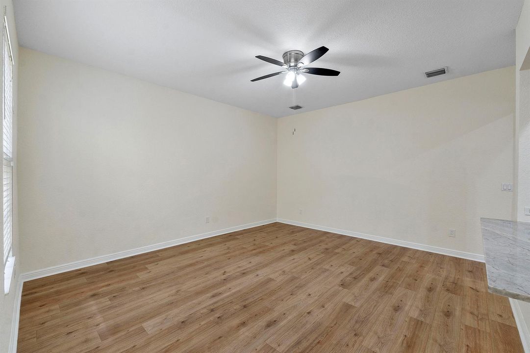 8332 NW 7th Ct_010