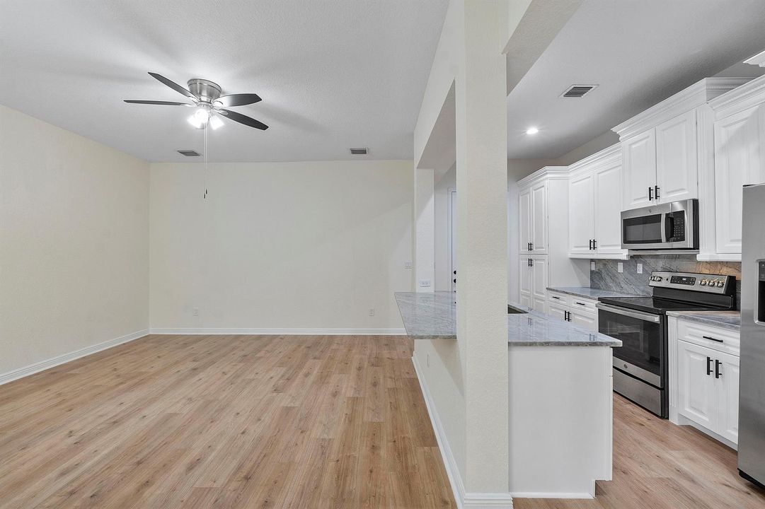 8332 NW 7th Ct_008
