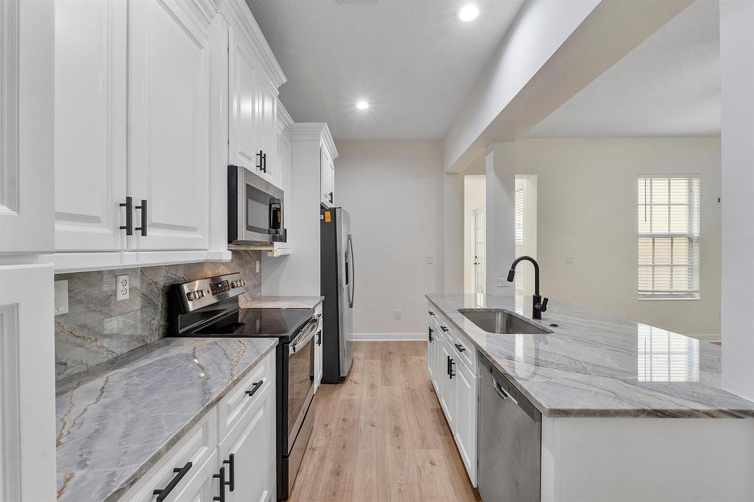 8332 NW 7th Ct_013