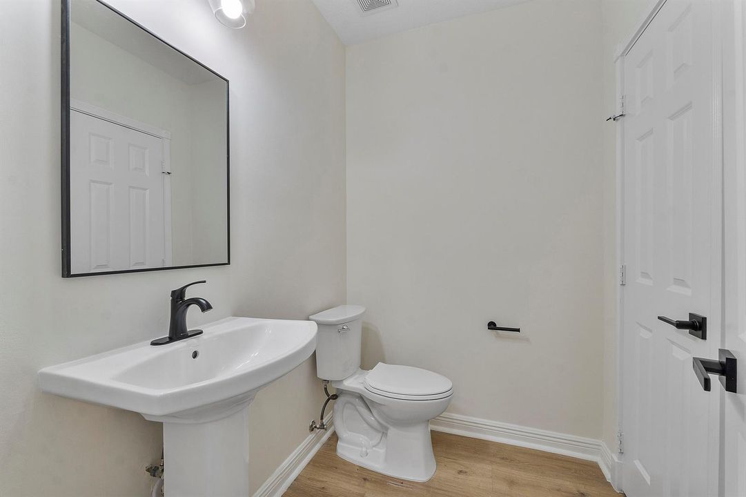 8332 NW 7th Ct_007