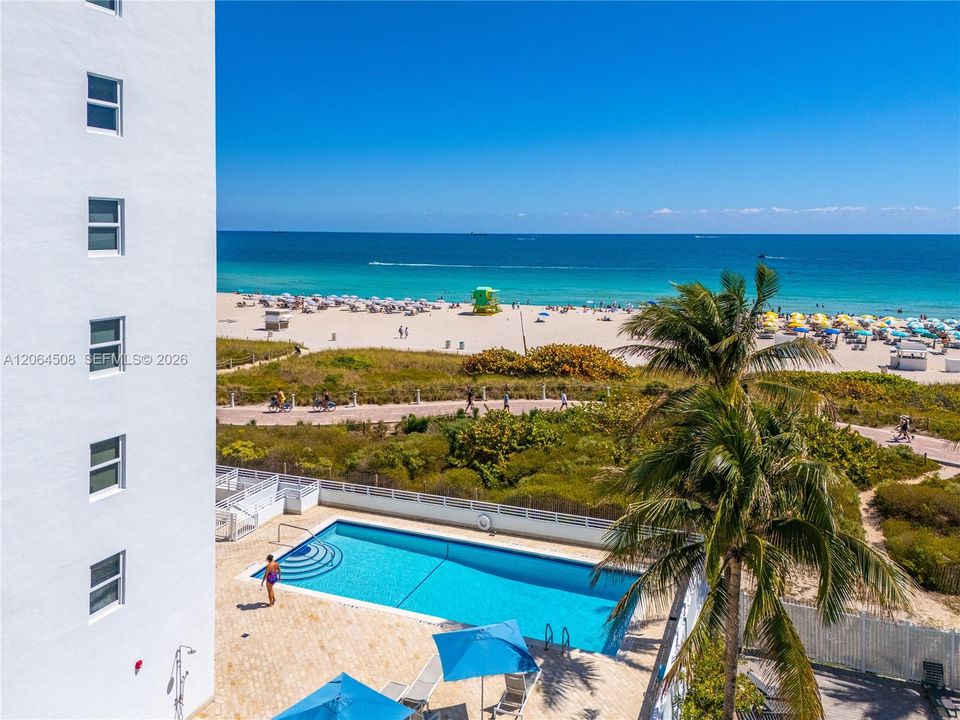 For Sale: $549,000 (1 beds, 1 baths, 656 Square Feet)