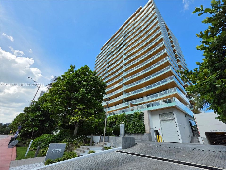 For Rent: $14,650 (2 beds, 2 baths, 1176 Square Feet)