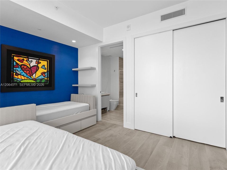 For Rent: $14,650 (2 beds, 2 baths, 1176 Square Feet)