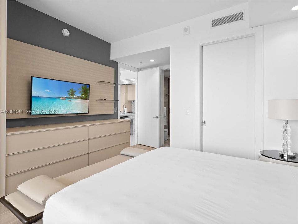 For Rent: $14,650 (2 beds, 2 baths, 1176 Square Feet)