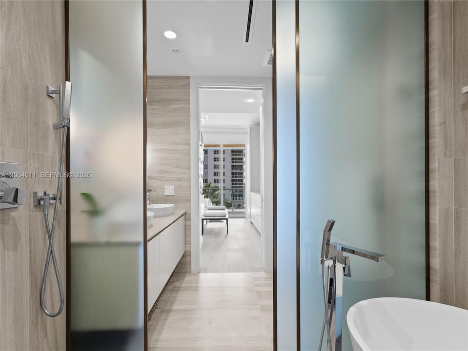 For Rent: $14,650 (2 beds, 2 baths, 1176 Square Feet)
