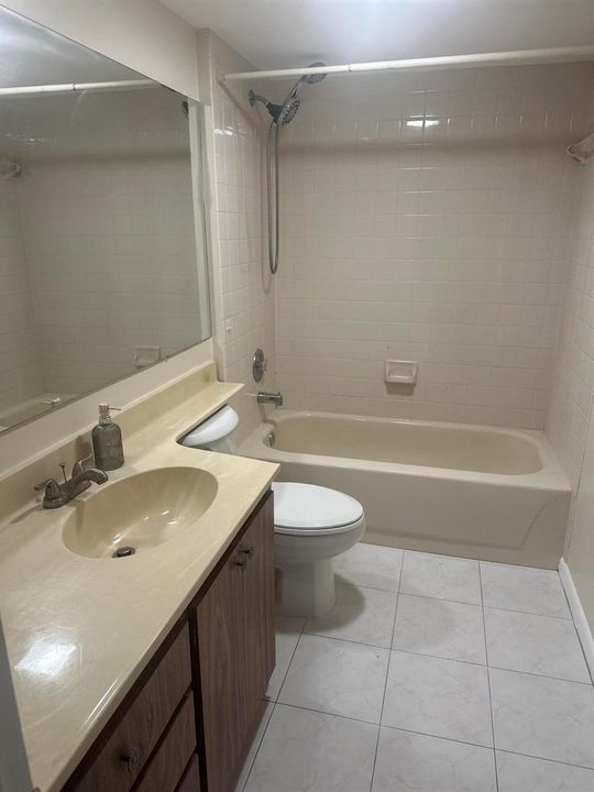 2nd Bath room