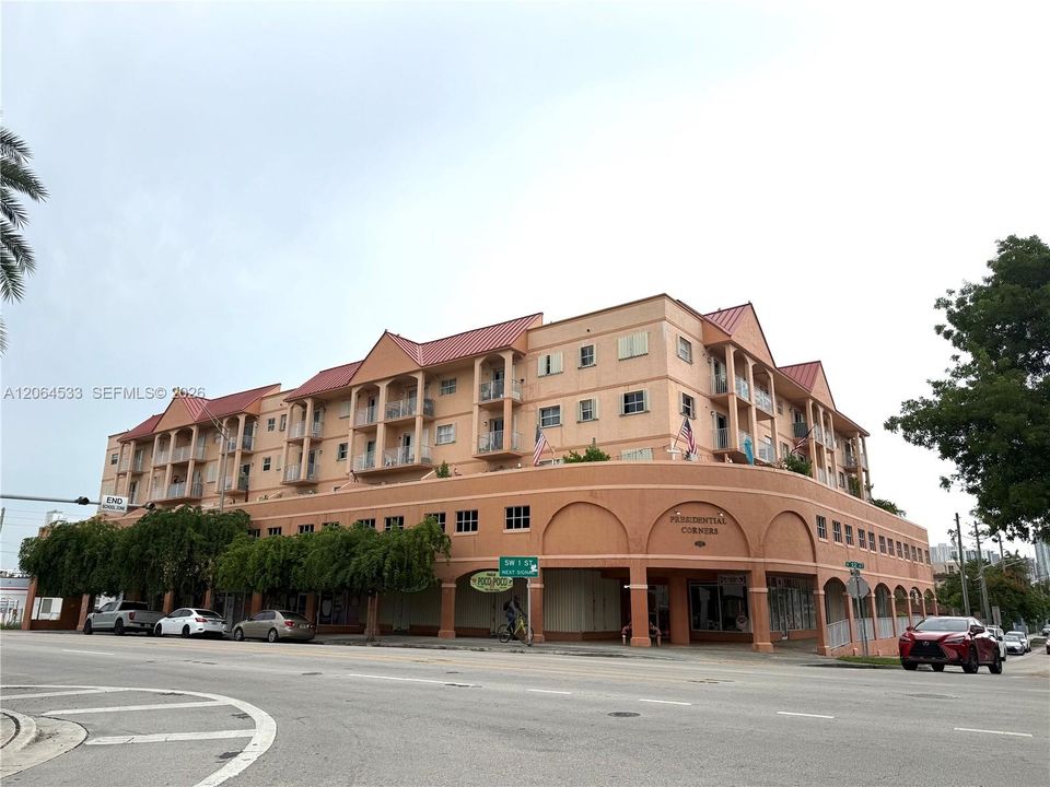 For Sale: $375,000 (3 beds, 2 baths, 1069 Square Feet)
