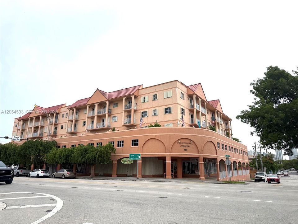 For Sale: $375,000 (3 beds, 2 baths, 1069 Square Feet)