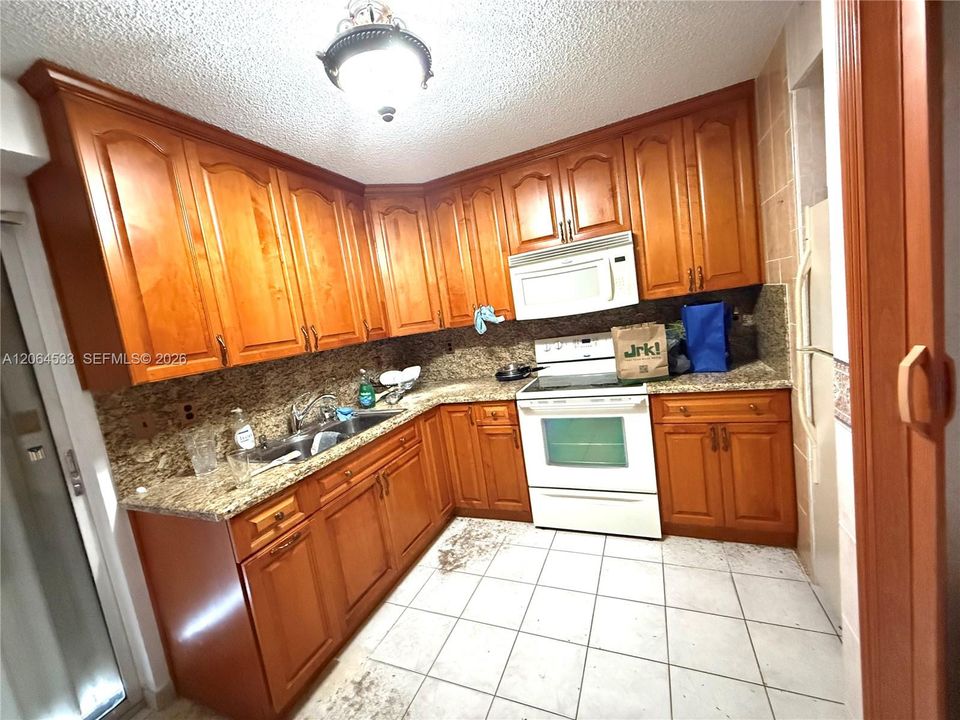 For Sale: $375,000 (3 beds, 2 baths, 1069 Square Feet)