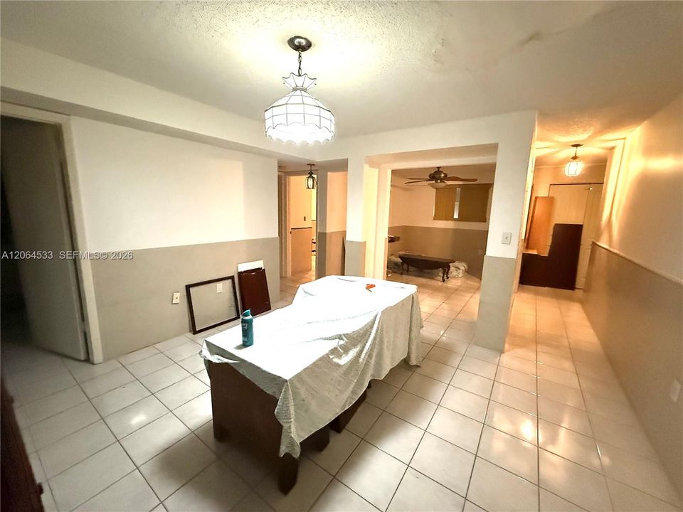For Sale: $375,000 (3 beds, 2 baths, 1069 Square Feet)
