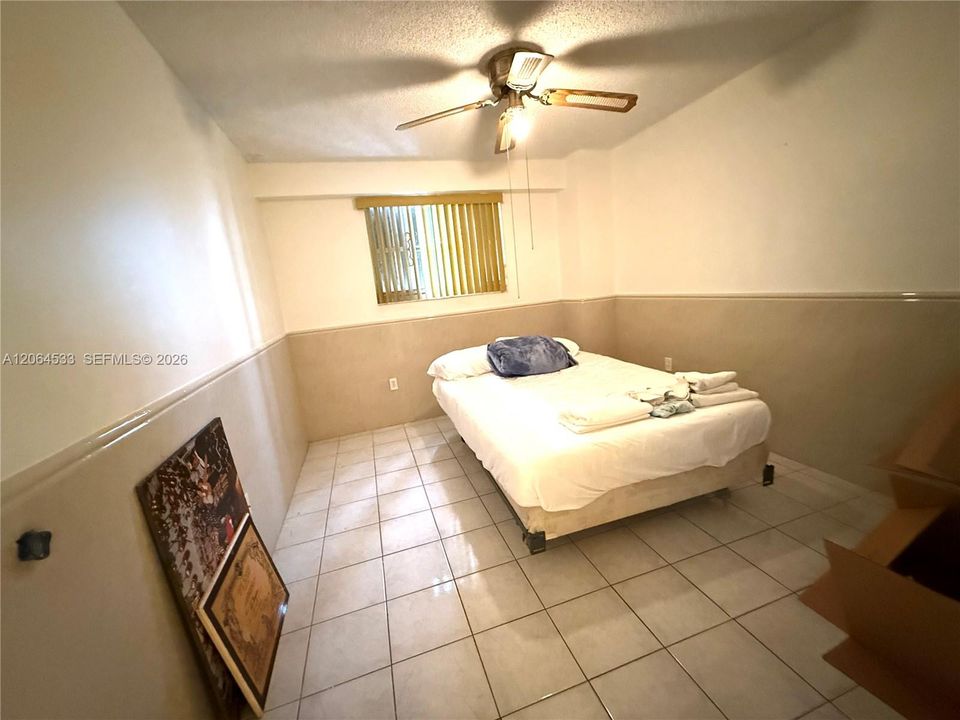 For Sale: $375,000 (3 beds, 2 baths, 1069 Square Feet)
