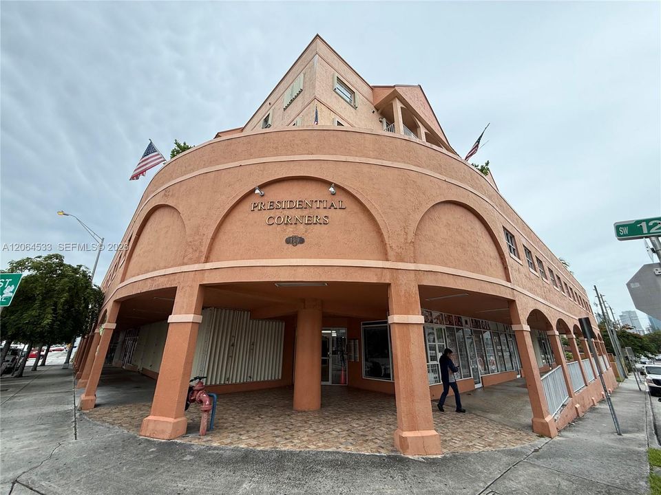 For Sale: $375,000 (3 beds, 2 baths, 1069 Square Feet)