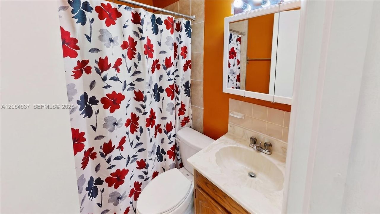 For Sale: $450,000 (3 beds, 2 baths, 1292 Square Feet)