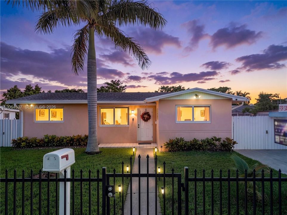 For Sale: $450,000 (3 beds, 2 baths, 1292 Square Feet)