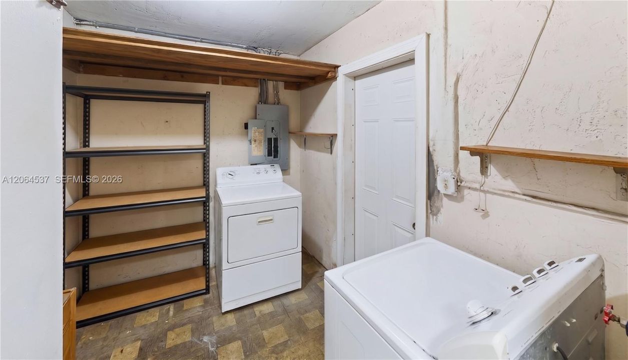 For Sale: $450,000 (3 beds, 2 baths, 1292 Square Feet)