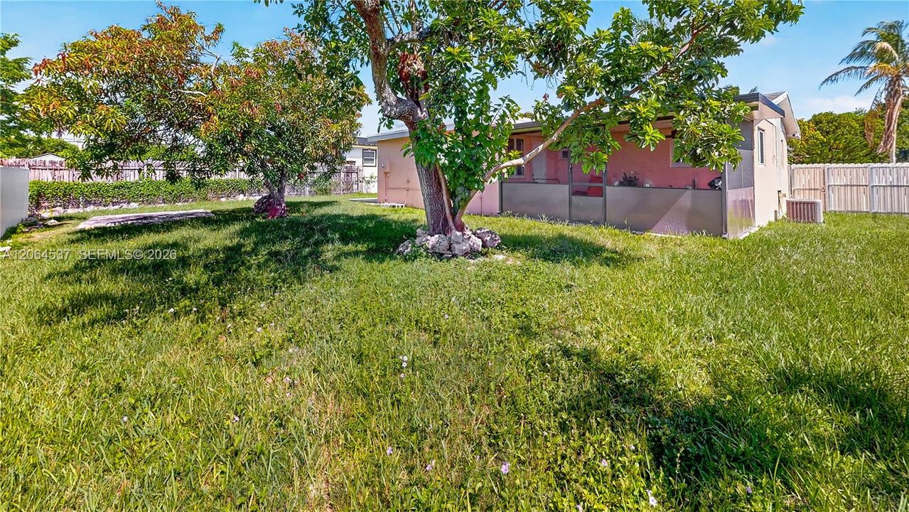 For Sale: $450,000 (3 beds, 2 baths, 1292 Square Feet)