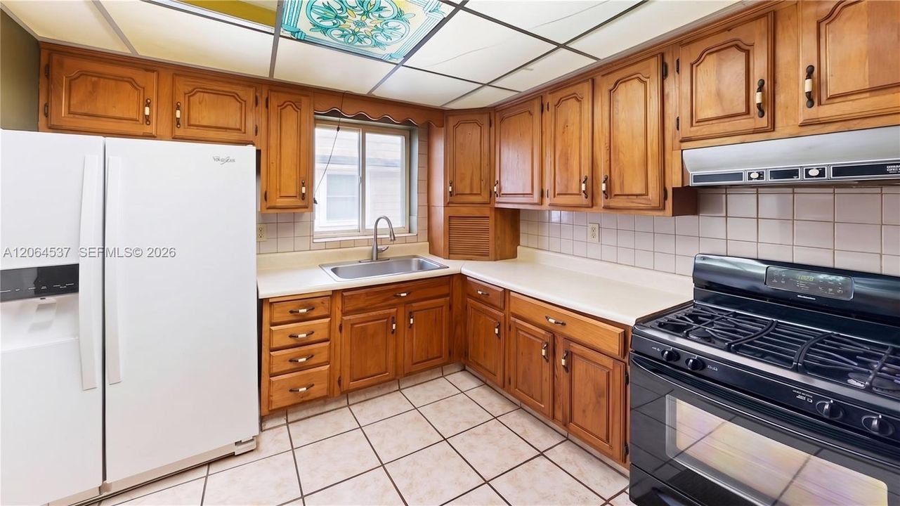 For Sale: $450,000 (3 beds, 2 baths, 1292 Square Feet)