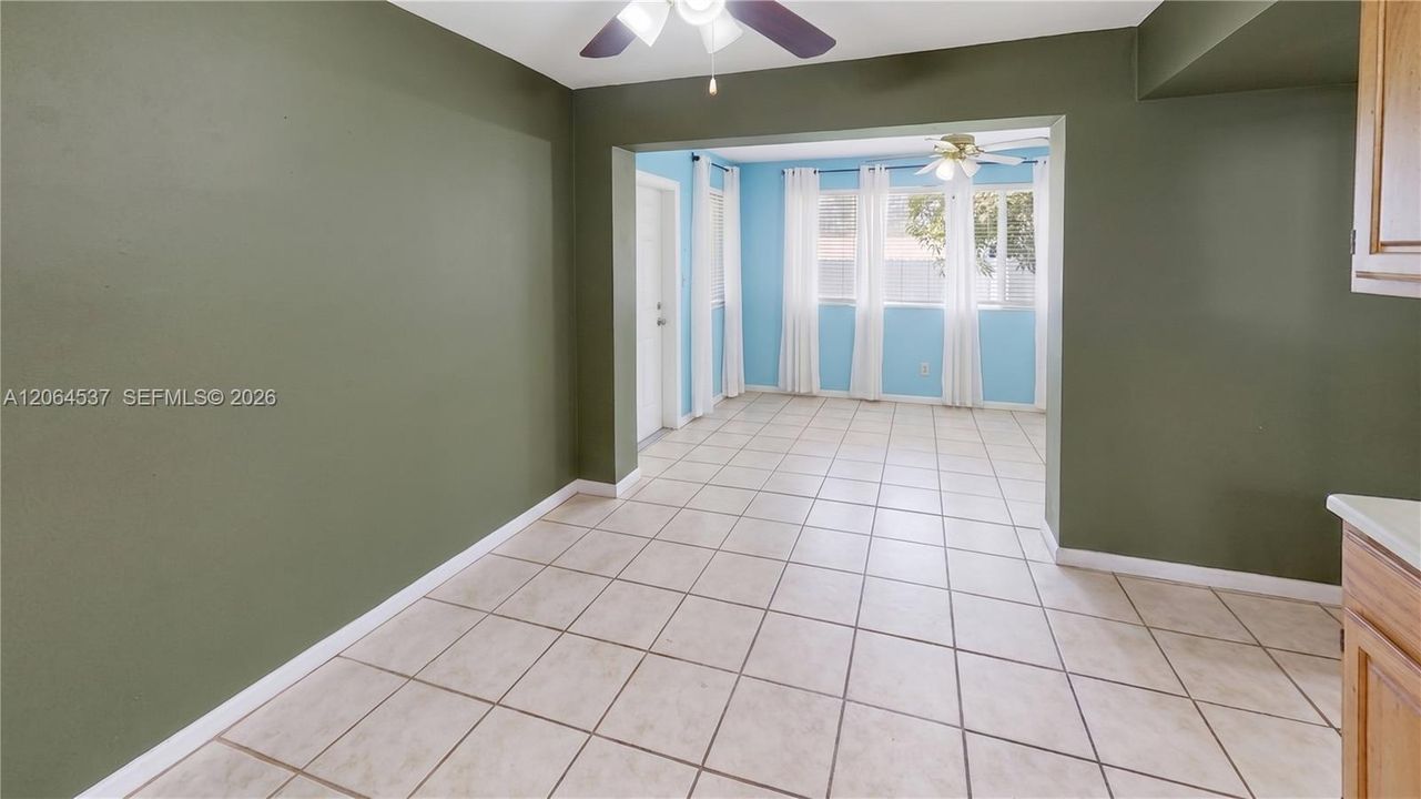 For Sale: $450,000 (3 beds, 2 baths, 1292 Square Feet)