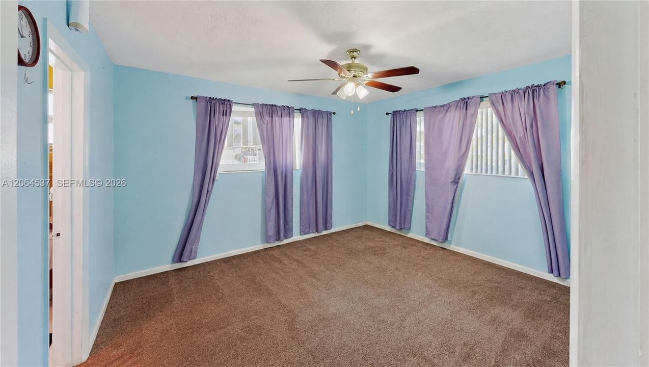 For Sale: $450,000 (3 beds, 2 baths, 1292 Square Feet)