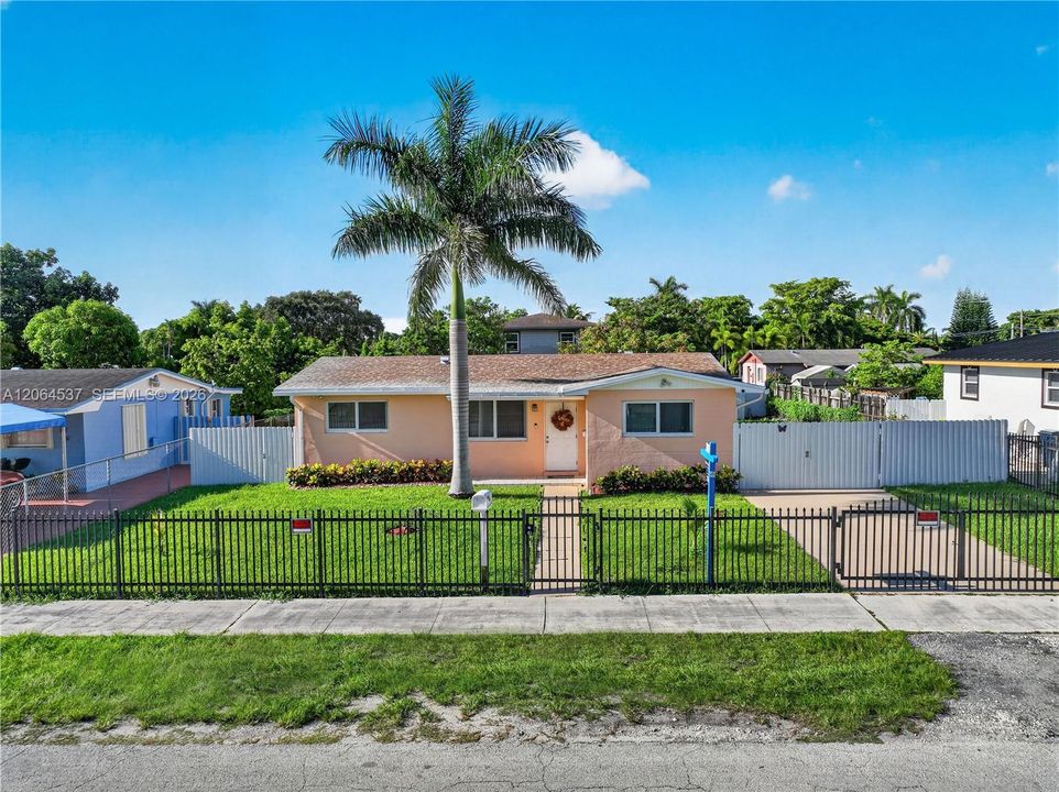 For Sale: $450,000 (3 beds, 2 baths, 1292 Square Feet)
