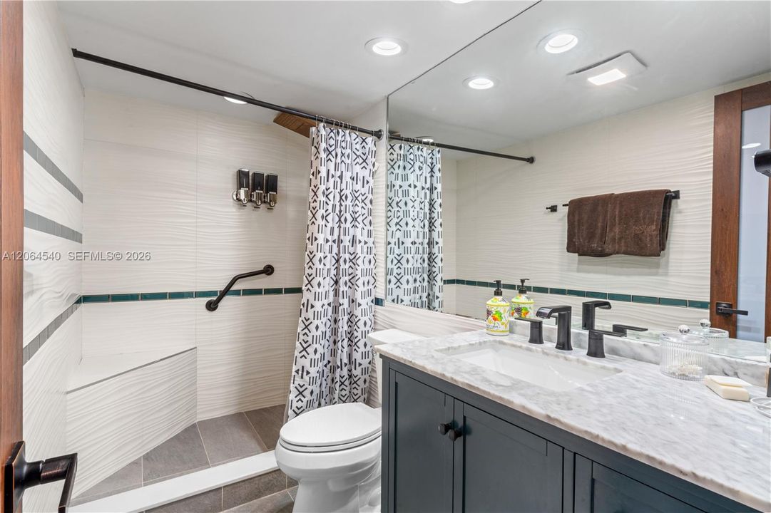 For Sale: $889,000 (3 beds, 2 baths, 1126 Square Feet)