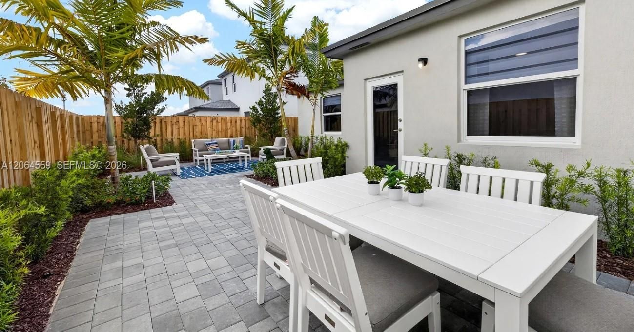 Recently Sold: $564,090 (4 beds, 3 baths, 1827 Square Feet)