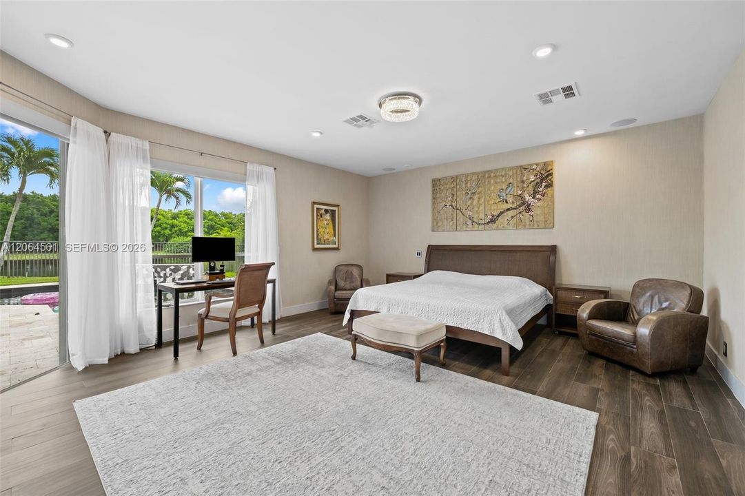 For Rent: $10,000 (5 beds, 3 baths, 2954 Square Feet)