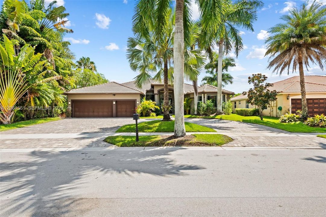 For Rent: $10,000 (5 beds, 3 baths, 2954 Square Feet)
