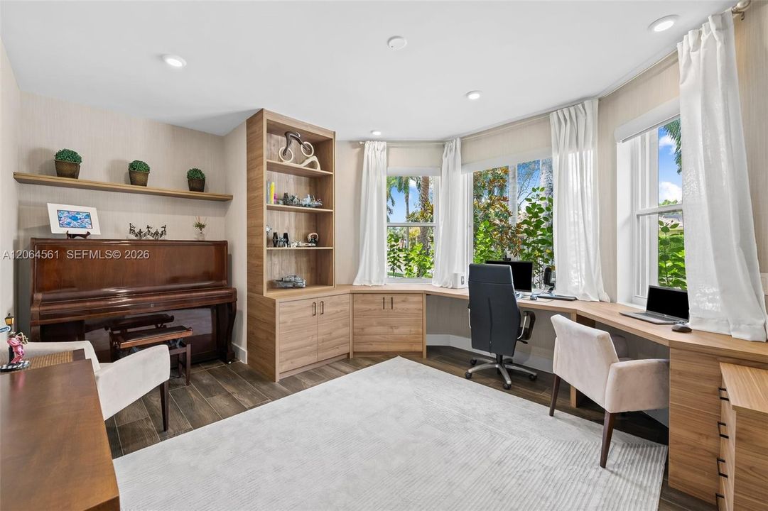 For Rent: $10,000 (5 beds, 3 baths, 2954 Square Feet)