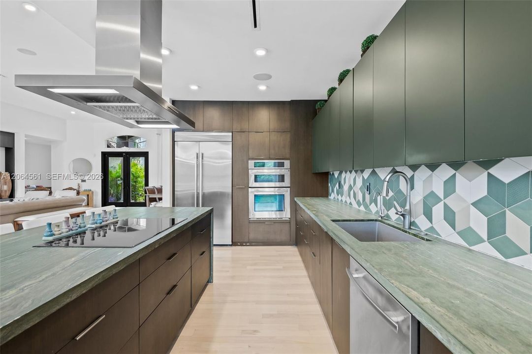 For Rent: $10,000 (5 beds, 3 baths, 2954 Square Feet)