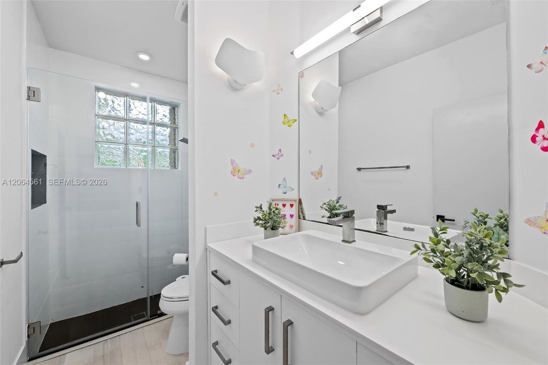For Rent: $10,000 (5 beds, 3 baths, 2954 Square Feet)