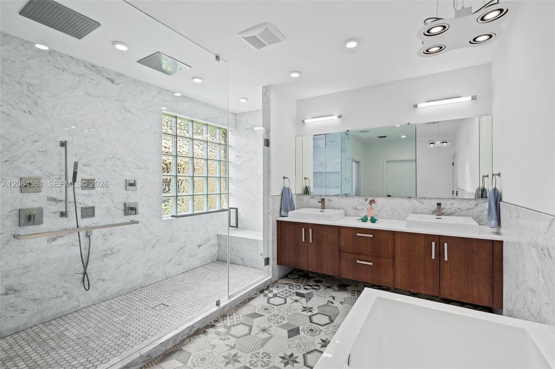 For Rent: $10,000 (5 beds, 3 baths, 2954 Square Feet)