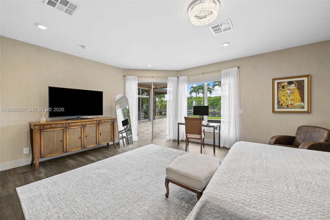 For Rent: $10,000 (5 beds, 3 baths, 2954 Square Feet)