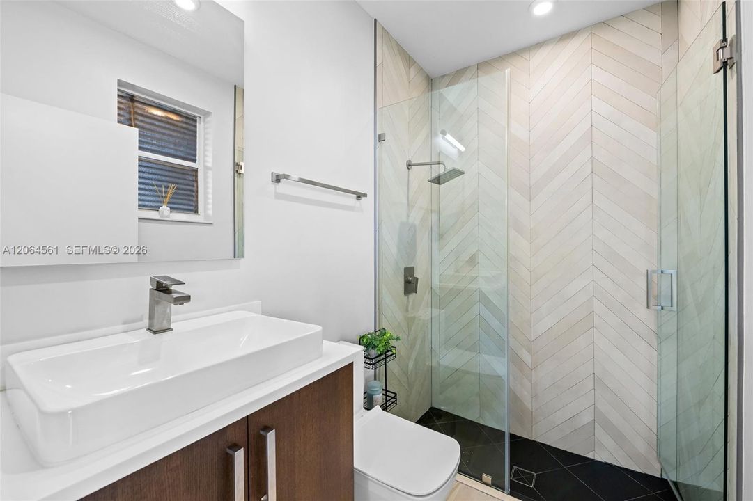For Rent: $10,000 (5 beds, 3 baths, 2954 Square Feet)