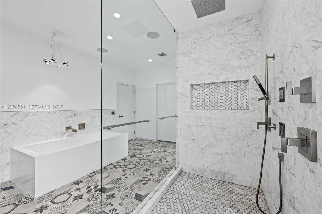 For Rent: $10,000 (5 beds, 3 baths, 2954 Square Feet)