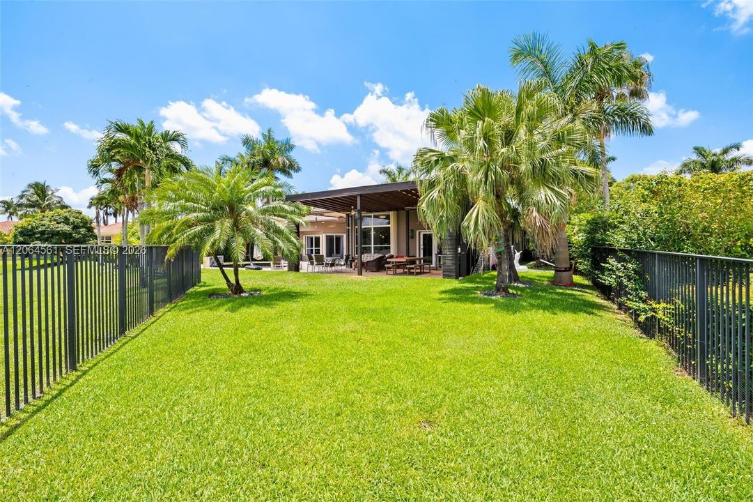 For Rent: $10,000 (5 beds, 3 baths, 2954 Square Feet)