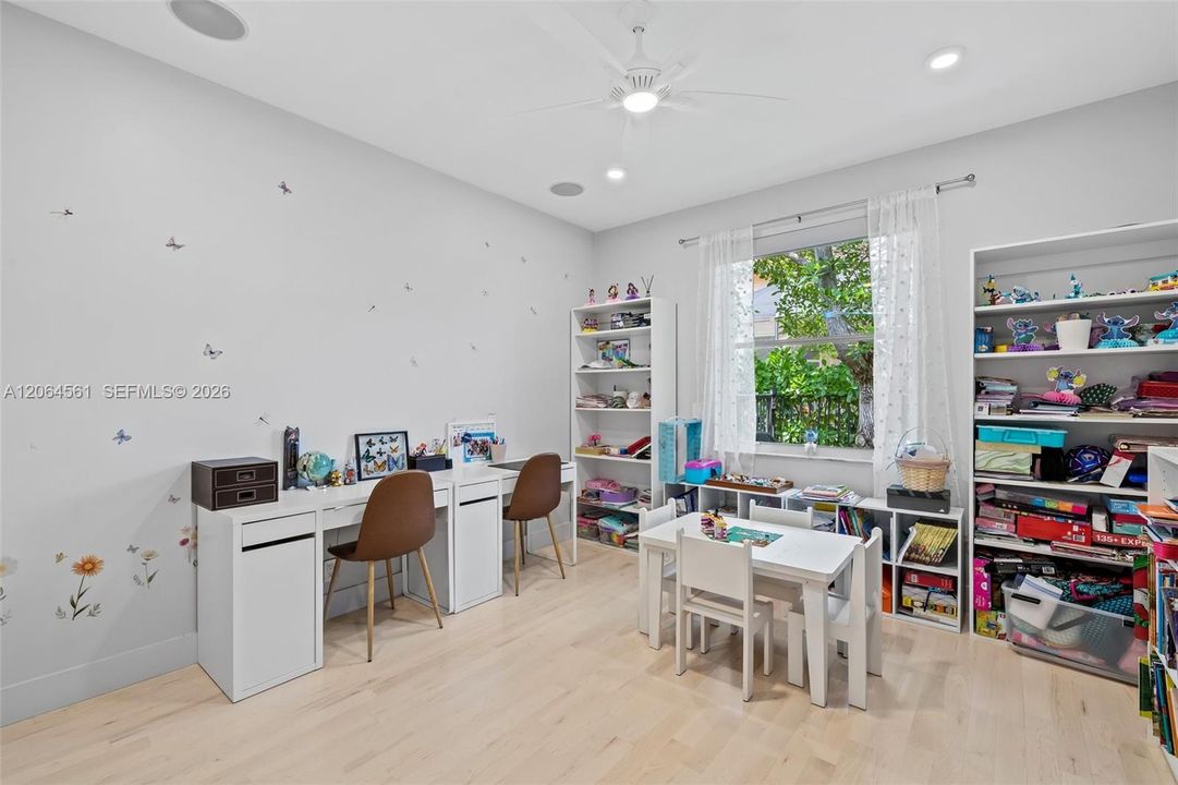 For Rent: $10,000 (5 beds, 3 baths, 2954 Square Feet)