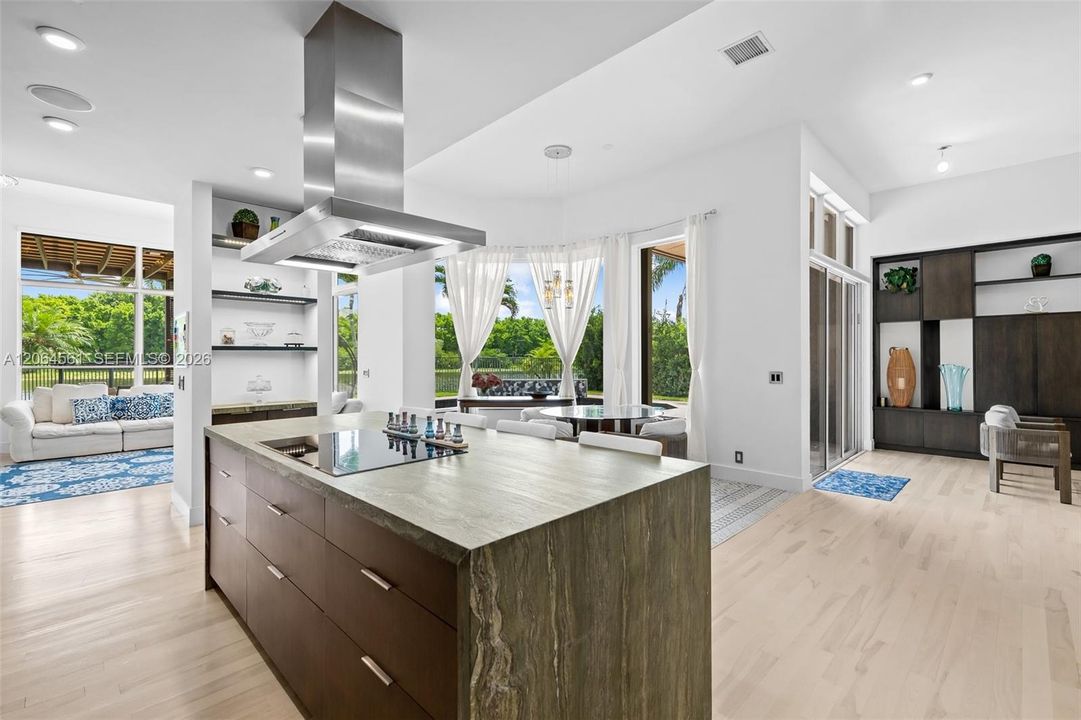For Rent: $10,000 (5 beds, 3 baths, 2954 Square Feet)