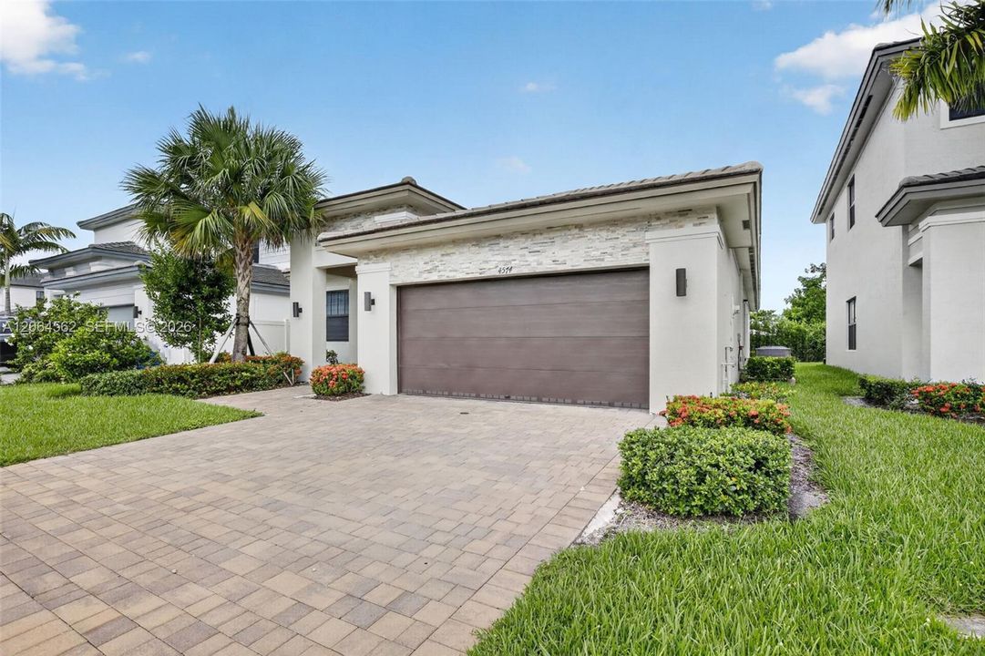 For Rent: $5,000 (3 beds, 2 baths, 2047 Square Feet)