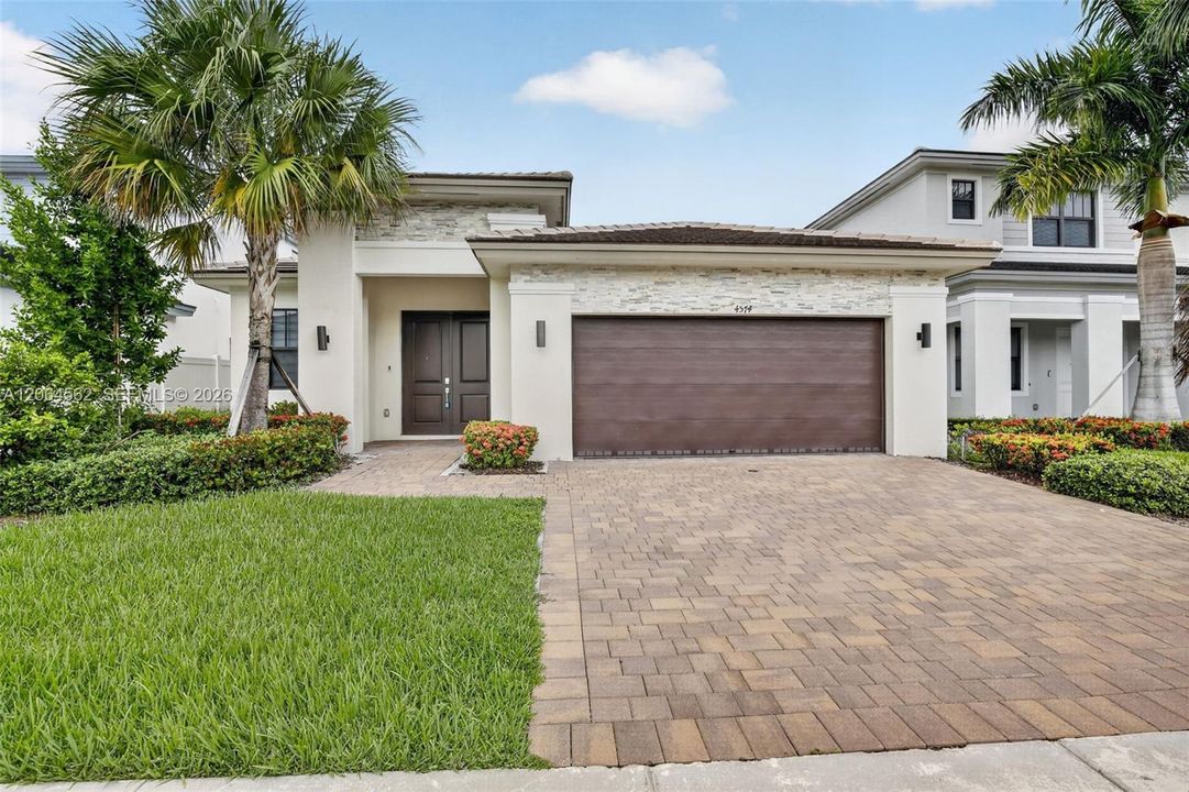 For Rent: $5,000 (3 beds, 2 baths, 2047 Square Feet)
