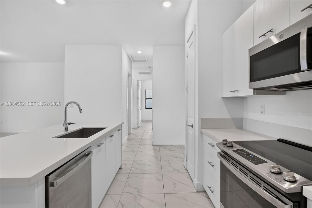 For Rent: $5,000 (3 beds, 2 baths, 2047 Square Feet)