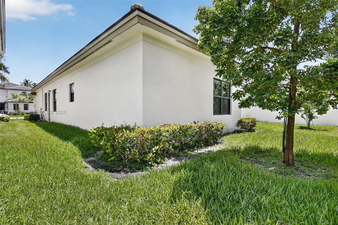For Rent: $5,000 (3 beds, 2 baths, 2047 Square Feet)