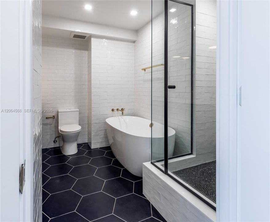For Rent: $6,750 (2 beds, 2 baths, 1372 Square Feet)