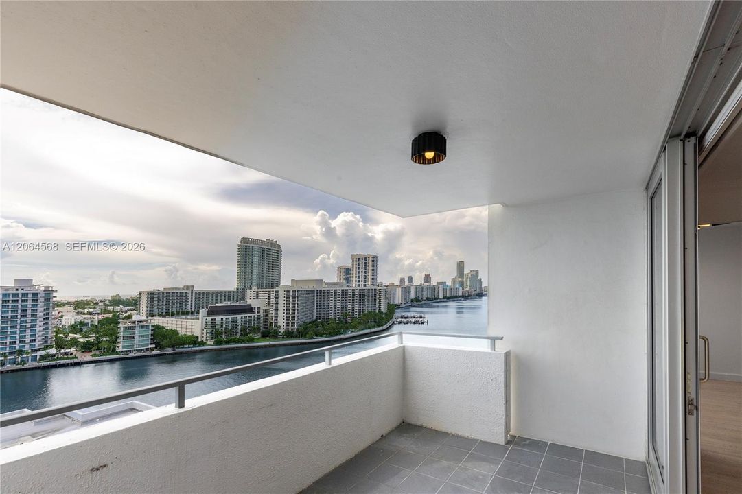 For Rent: $6,750 (2 beds, 2 baths, 1372 Square Feet)