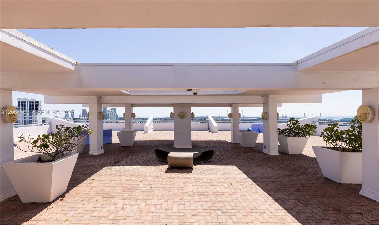 For Rent: $6,750 (2 beds, 2 baths, 1372 Square Feet)