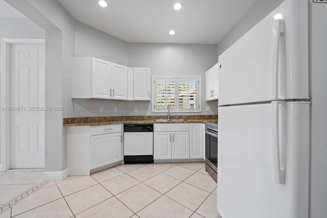 For Sale: $470,000 (3 beds, 2 baths, 1292 Square Feet)