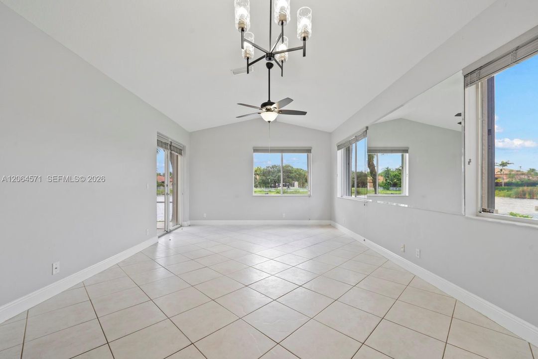 For Sale: $470,000 (3 beds, 2 baths, 1292 Square Feet)