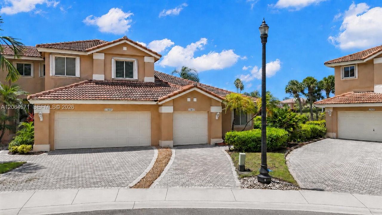 For Sale: $470,000 (3 beds, 2 baths, 1292 Square Feet)