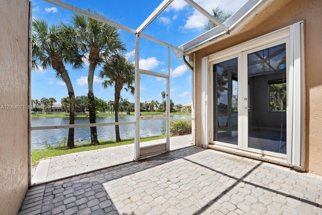 For Sale: $470,000 (3 beds, 2 baths, 1292 Square Feet)